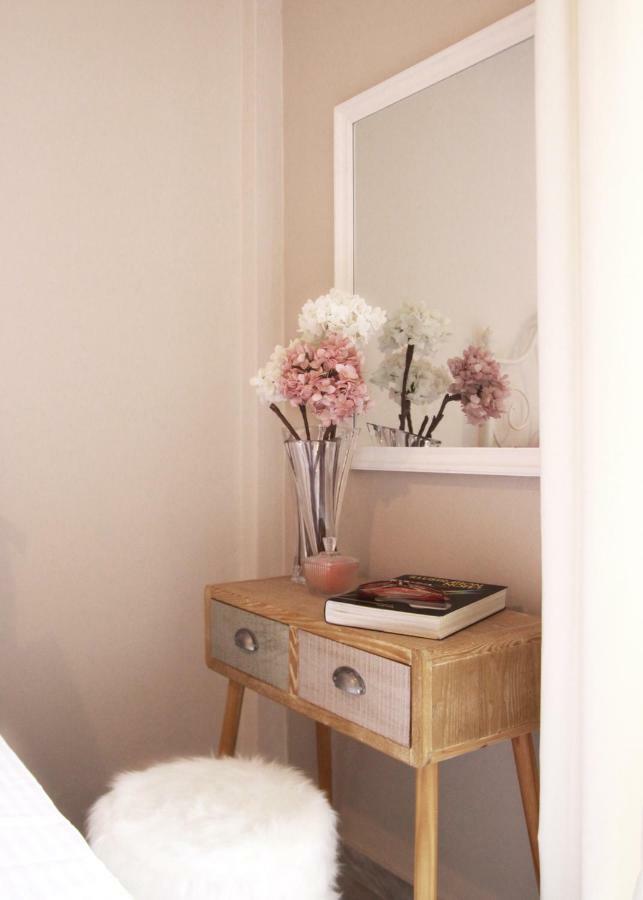 Tres Jolie - Stylish Cityheart Apartment 罗希姆诺 外观 照片
