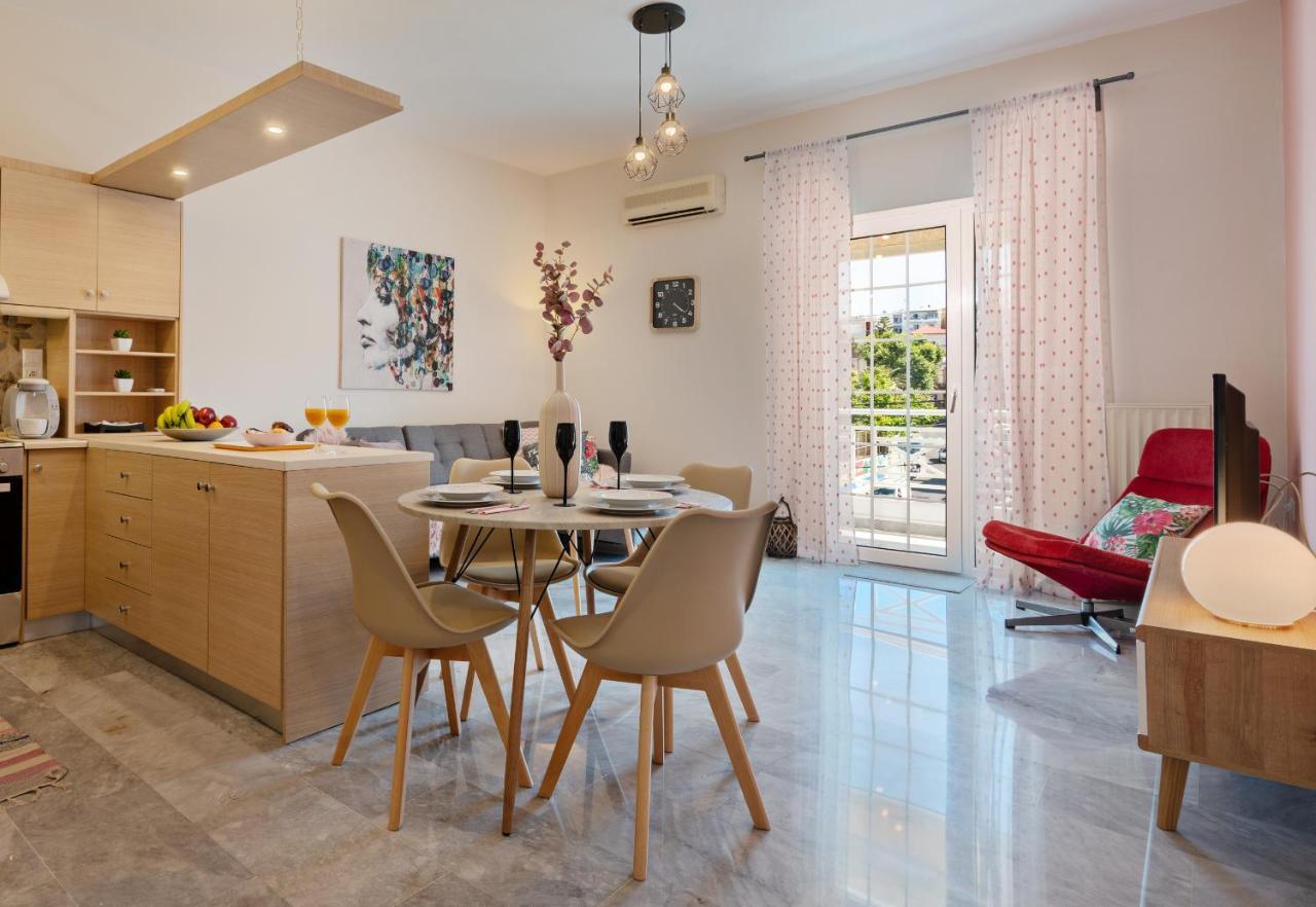 Tres Jolie - Stylish Cityheart Apartment 罗希姆诺 外观 照片