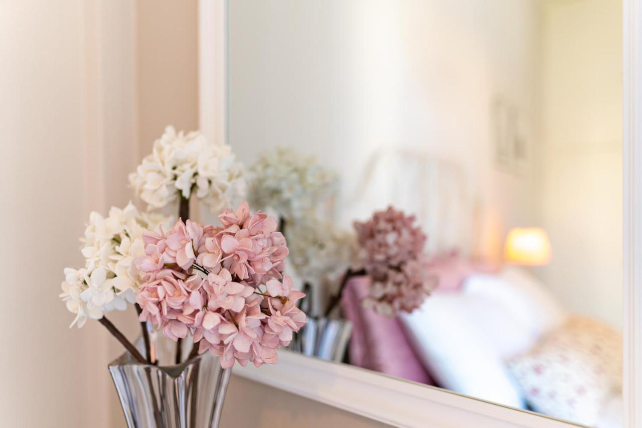 Tres Jolie - Stylish Cityheart Apartment 罗希姆诺 外观 照片