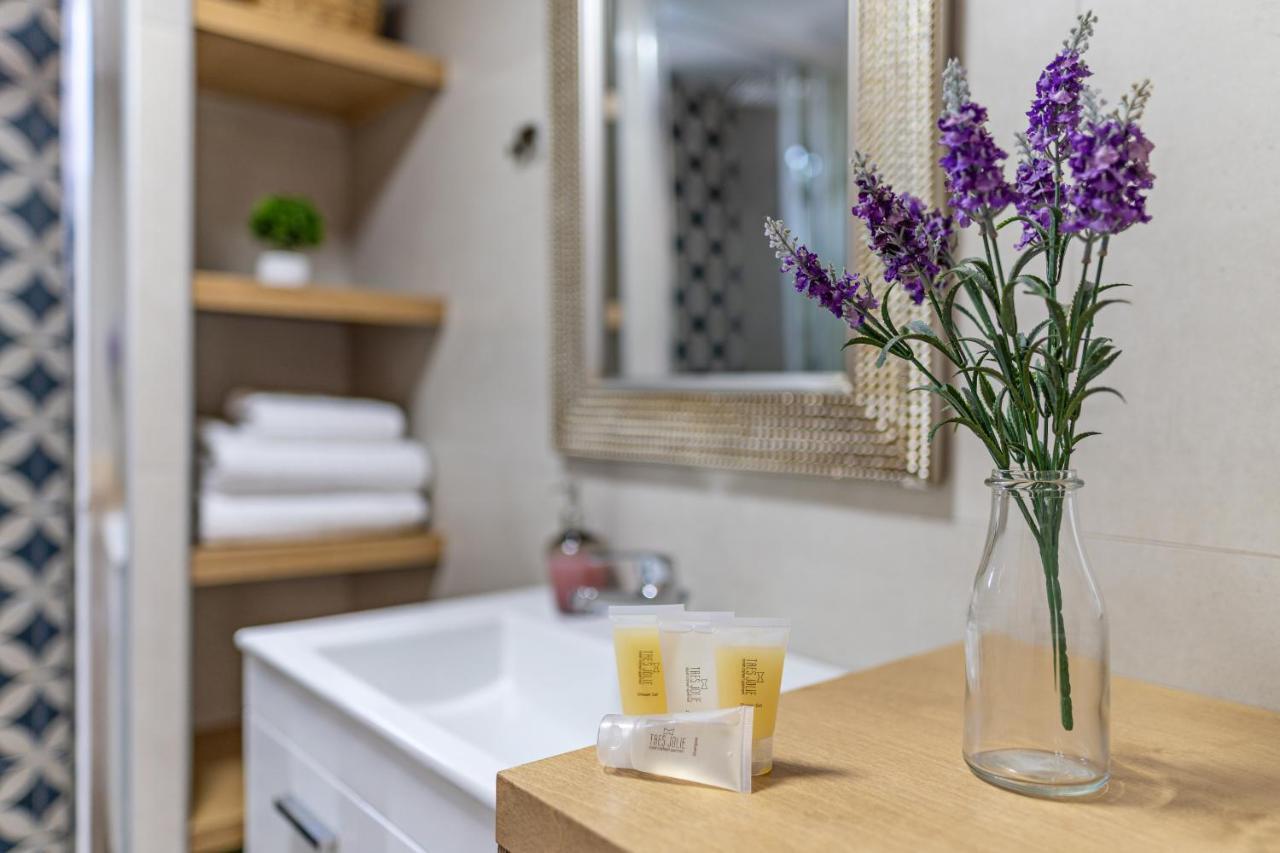 Tres Jolie - Stylish Cityheart Apartment 罗希姆诺 外观 照片