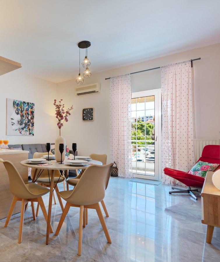 Tres Jolie - Stylish Cityheart Apartment 罗希姆诺 外观 照片